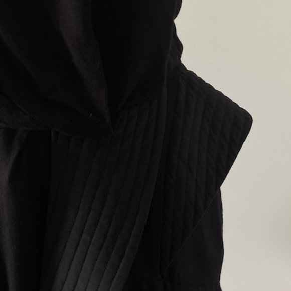 CAMILLA AND MARC LBD - DRAPED QUILTED PEPLUM DETAIL - SIZE 6-8 - STRETCH - Picture 2 of 6